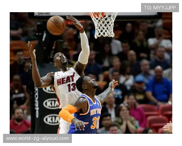 巴特勒内线转身投篮命中,热火扩大分差 巴特勒内线转身投篮命中,热火扩大分差